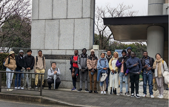 招へい学生が琵琶湖疏水記念館と南禅寺を見学しました