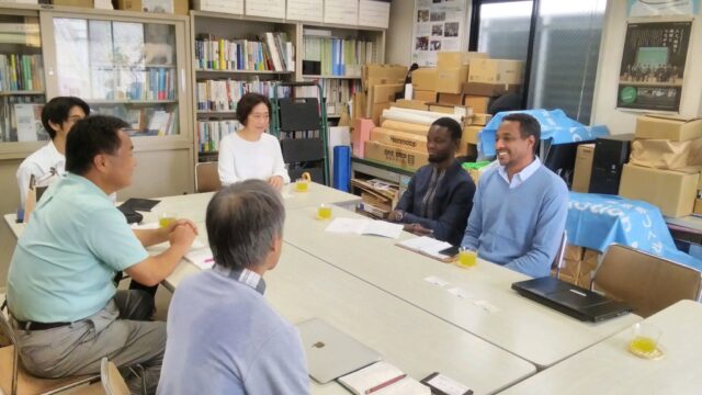 招へい学生がインターンシップを開始しました